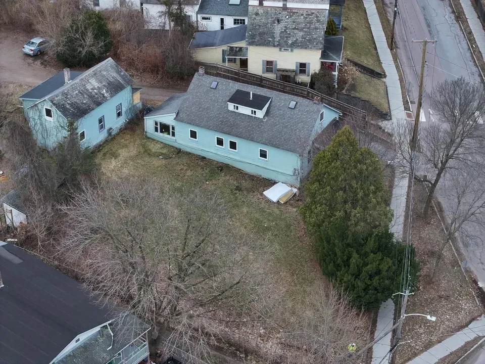 3 Bed 2 Bath Modern Contemporary Residence in Burlington, VT - 4