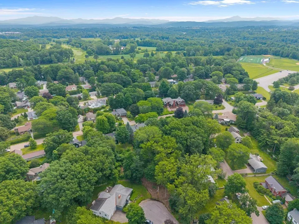 3 Bed 2 Bath Modern Contemporary Residence in Burlington, VT - 2