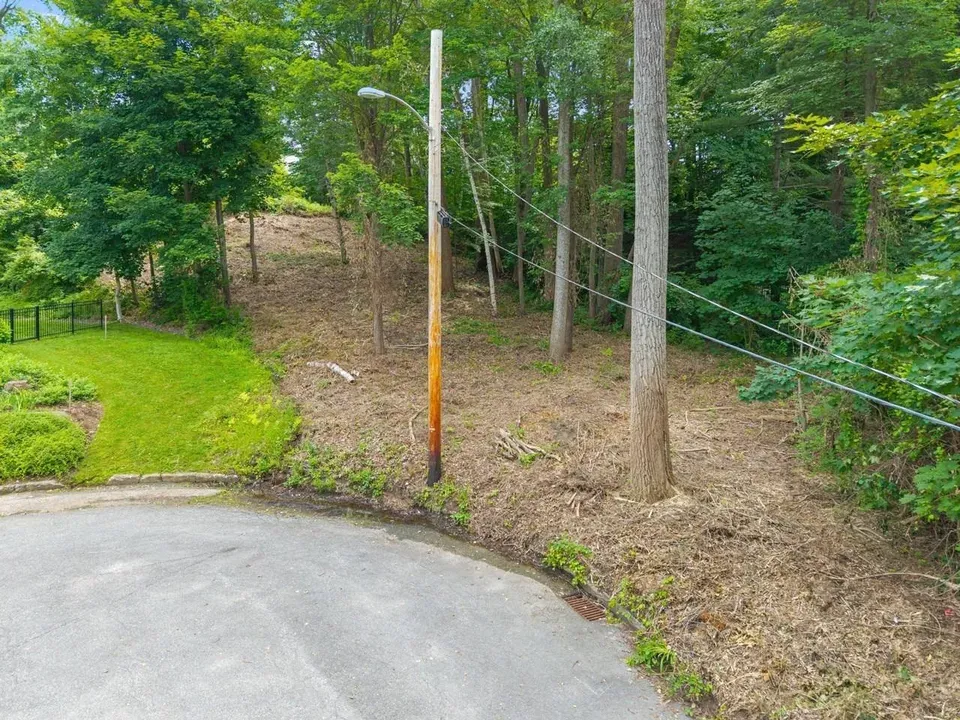 3 Bed 2 Bath Modern Contemporary Residence in Burlington, VT - 3