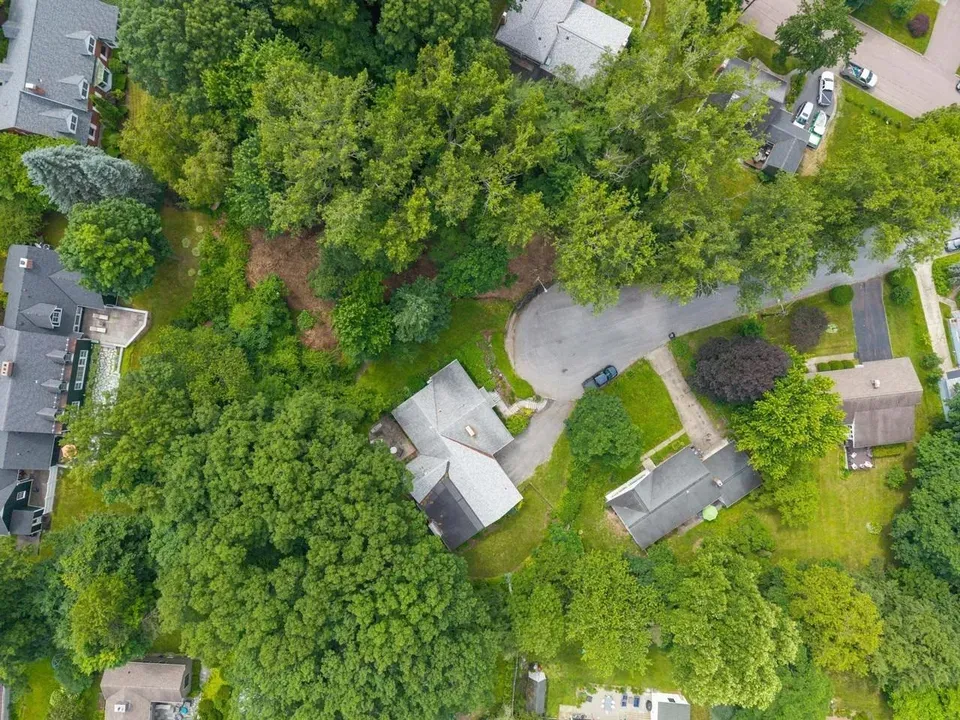 3 Bed 2 Bath Modern Contemporary Residence in Burlington, VT - 4
