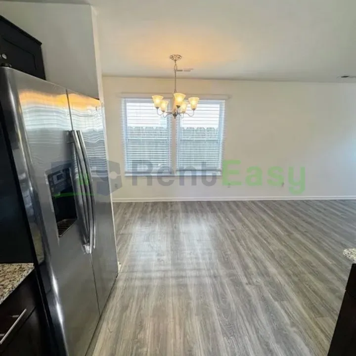3 Bed 2 Bath Modern Contemporary Residence in Chesapeake, VA - 5