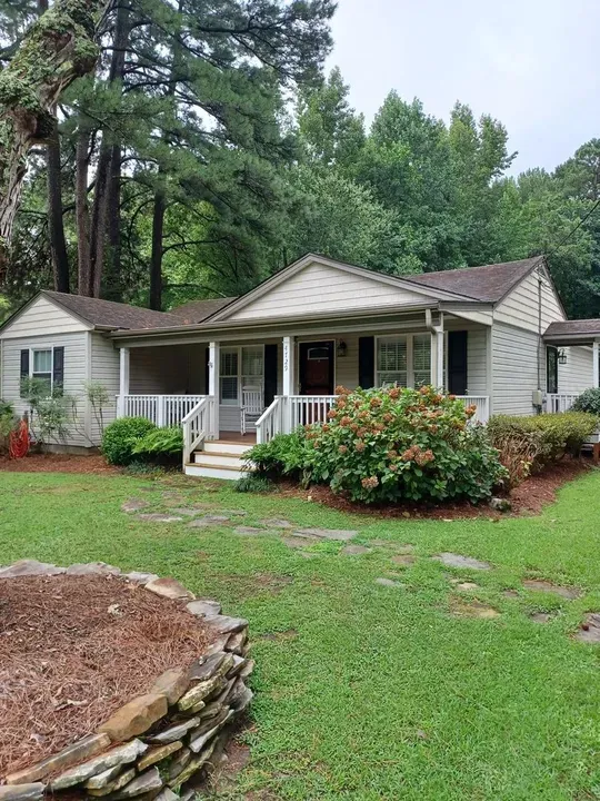 3 Bed 2 Bath Modern Contemporary Residence in Chesapeake, VA - 1