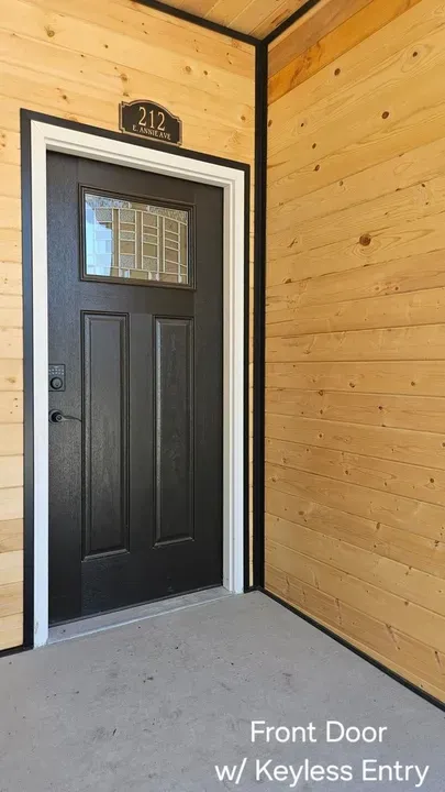 3 Bed 2 Bath Modern Contemporary Residence in Coeur d Alene, ID - 2