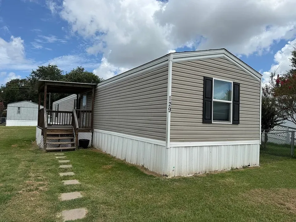 3 Bed 2 Bath Modern Contemporary Residence in College Station, TX - 1