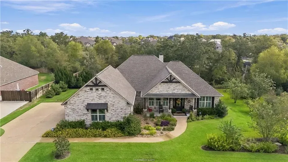 3 Bed 2 Bath Modern Contemporary Residence in College Station, TX - 1