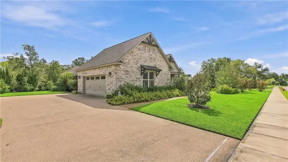 3 Bed 2 Bath Modern Contemporary Residence in College Station, TX - 3