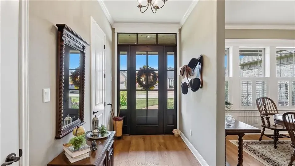 3 Bed 2 Bath Modern Contemporary Residence in College Station, TX - 5
