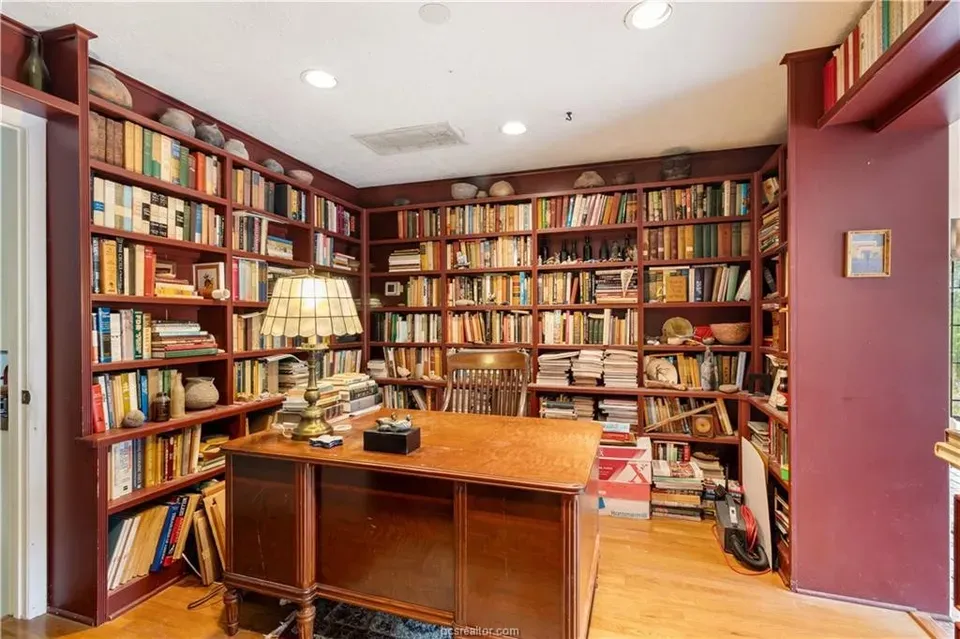 3 Bed 2 Bath Modern Contemporary Residence in College Station, TX - 3