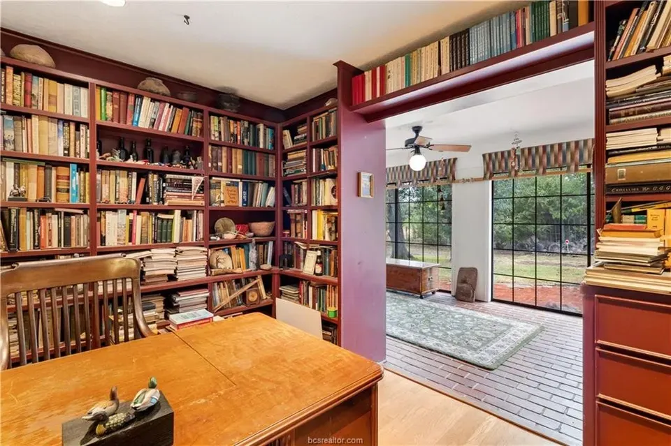 3 Bed 2 Bath Modern Contemporary Residence in College Station, TX - 4