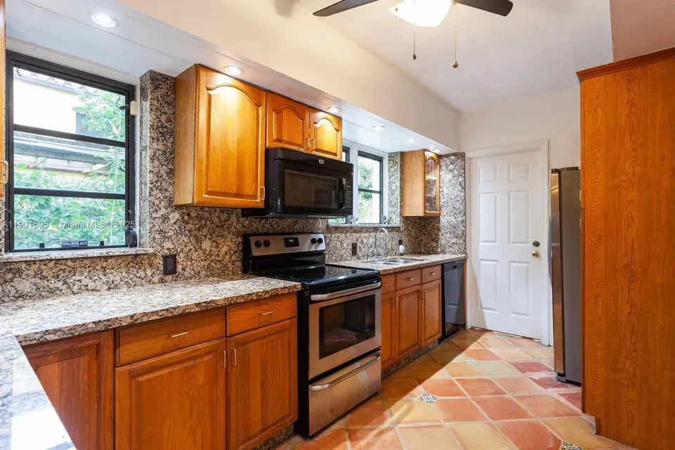3 Bed 2 Bath Modern Contemporary Residence in Coral Gables, FL