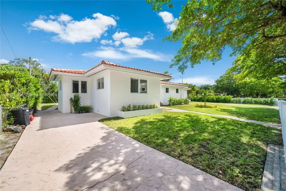 3 Bed 2 Bath Modern Contemporary Residence in Coral Gables, FL - 2