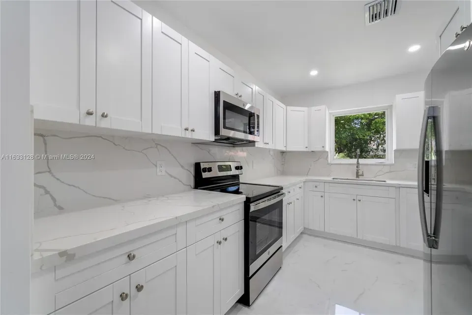 3 Bed 2 Bath Modern Contemporary Residence in Coral Gables, FL - 4