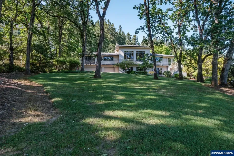 3 Bed 2 Bath Modern Contemporary Residence in Corvallis, OR
