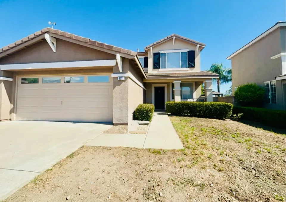 3 Bed 2 Bath Modern Contemporary Residence in Fontana, CA