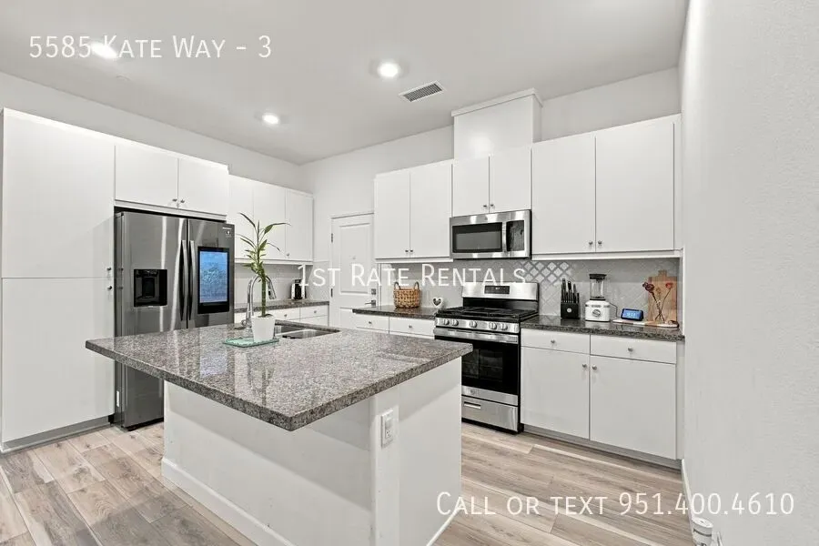 3 Bed 2 Bath Modern Contemporary Residence in Fontana, CA - 5
