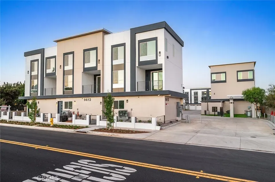 3 Bed 2 Bath Modern Contemporary Residence in Fontana, CA - 4