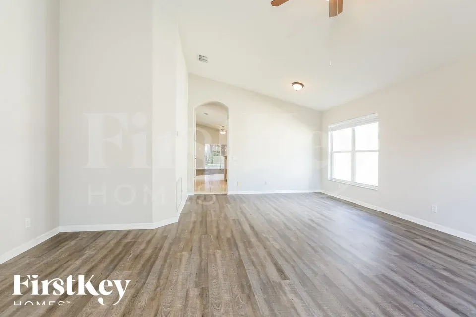 3 Bed 2 Bath Modern Contemporary Residence in Fort Myers, FL - 2