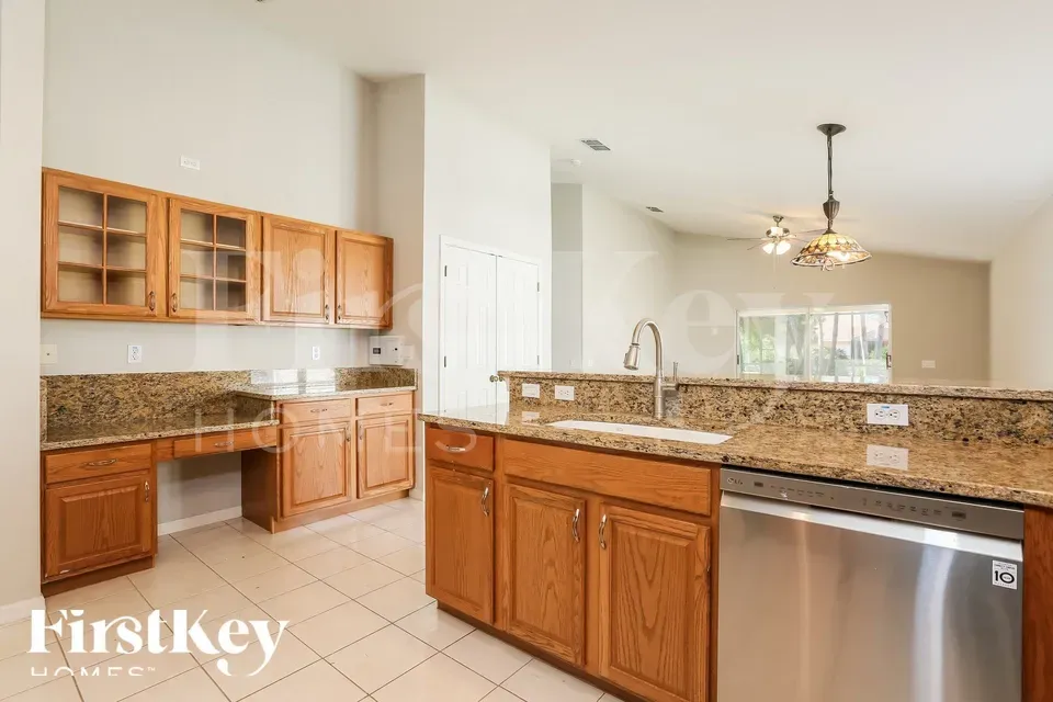3 Bed 2 Bath Modern Contemporary Residence in Fort Myers, FL - 5