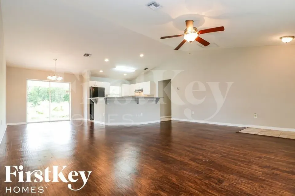 3 Bed 2 Bath Modern Contemporary Residence in Fort Myers, FL - 4