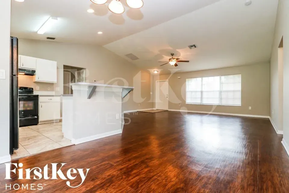3 Bed 2 Bath Modern Contemporary Residence in Fort Myers, FL - 5