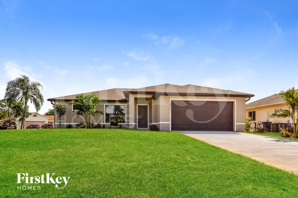 3 Bed 2 Bath Modern Contemporary Residence in Fort Myers, FL