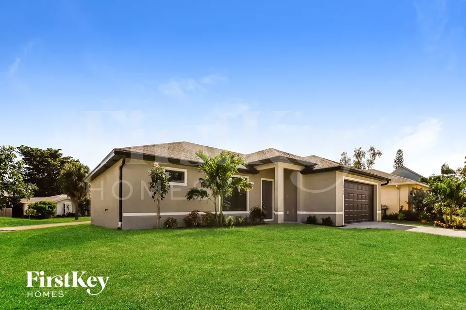 3 Bed 2 Bath Modern Contemporary Residence in Fort Myers, FL - 2