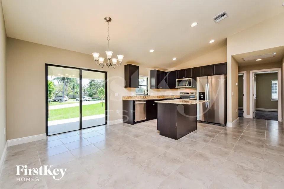 3 Bed 2 Bath Modern Contemporary Residence in Fort Myers, FL - 5