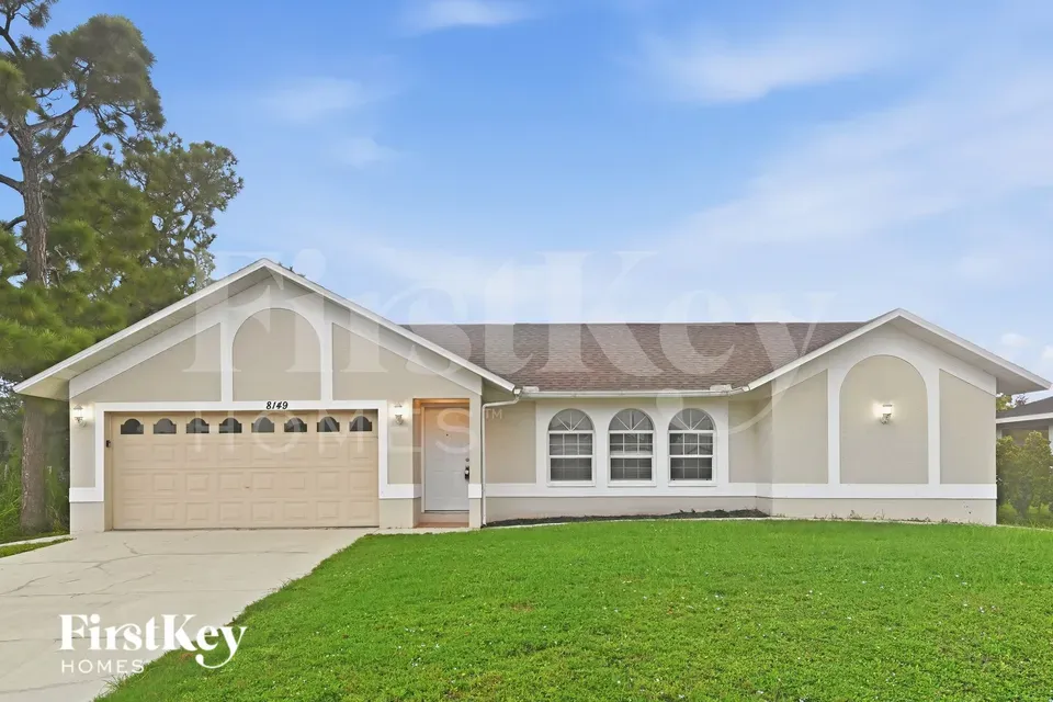 3 Bed 2 Bath Modern Contemporary Residence in Fort Myers, FL - 1