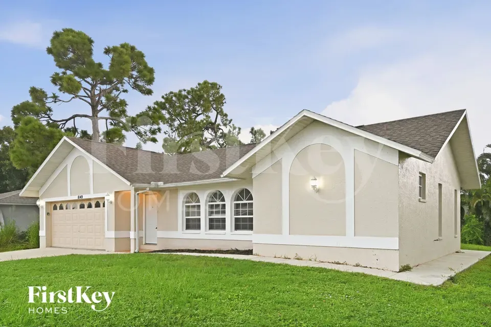 3 Bed 2 Bath Modern Contemporary Residence in Fort Myers, FL - 2