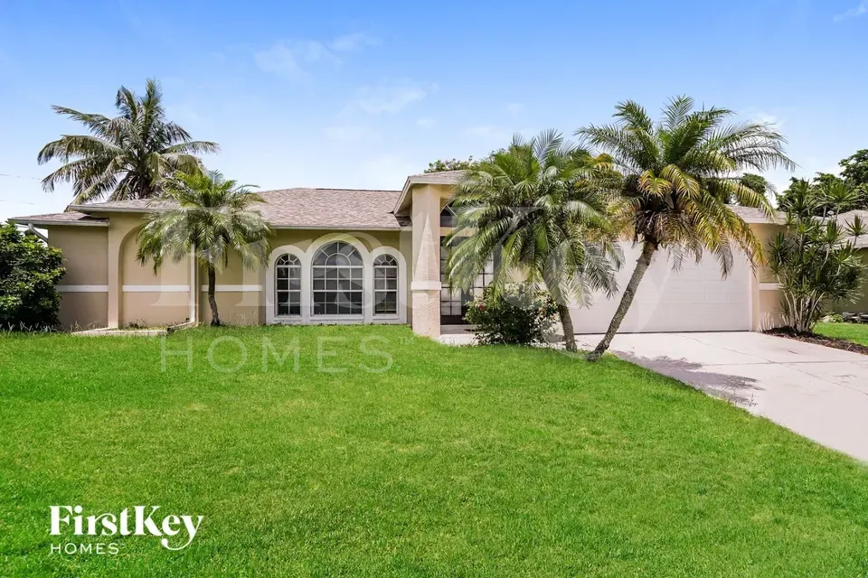 3 Bed 2 Bath Modern Contemporary Residence in Fort Myers, FL - 1