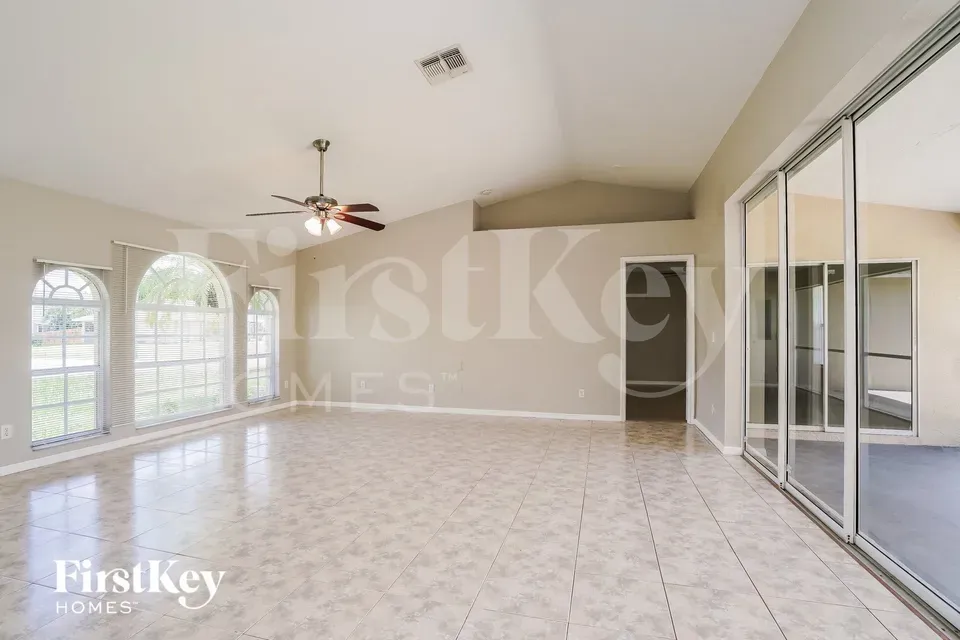 3 Bed 2 Bath Modern Contemporary Residence in Fort Myers, FL - 2