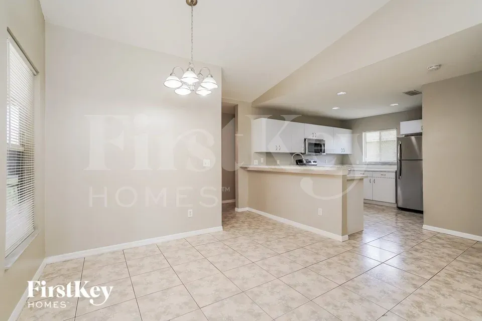 3 Bed 2 Bath Modern Contemporary Residence in Fort Myers, FL - 5