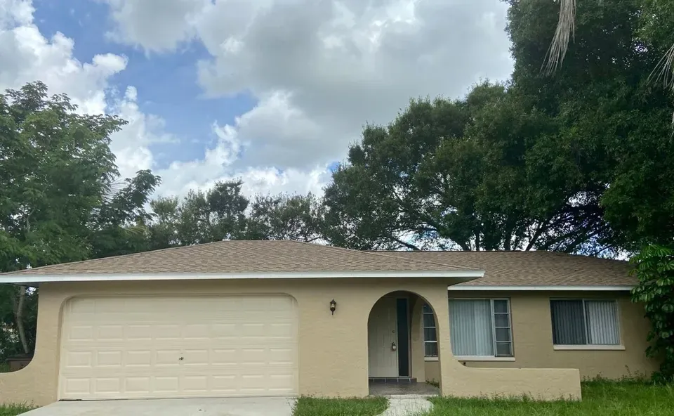 3 Bed 2 Bath Modern Contemporary Residence in Fort Myers, FL