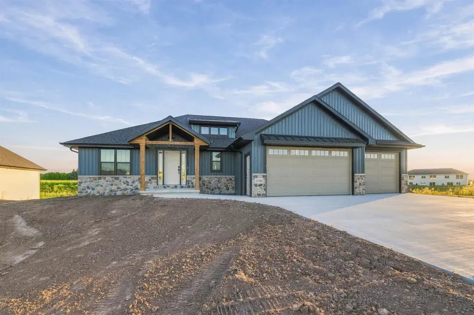 3 Bed 2 Bath Modern Contemporary Residence in Green Bay, WI - 2