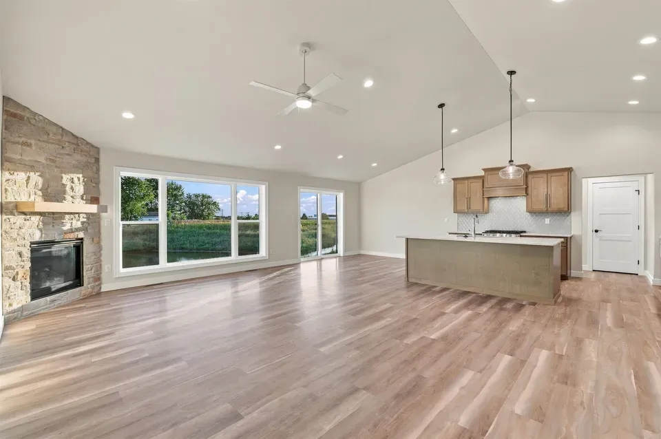 3 Bed 2 Bath Modern Contemporary Residence in Green Bay, WI - 5
