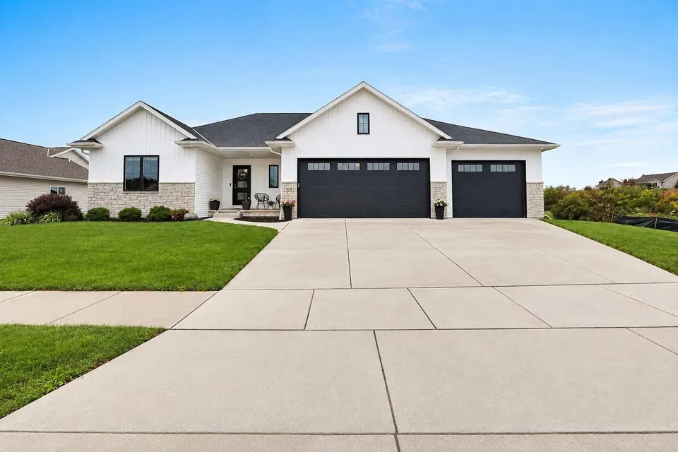 3 Bed 2 Bath Modern Contemporary Residence in Green Bay, WI