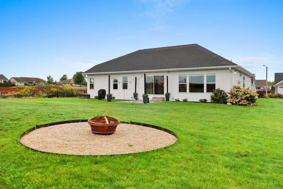 3 Bed 2 Bath Modern Contemporary Residence in Green Bay, WI - 2