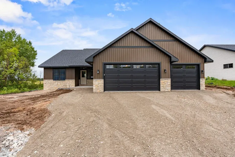 3 Bed 2 Bath Modern Contemporary Residence in Green Bay, WI
