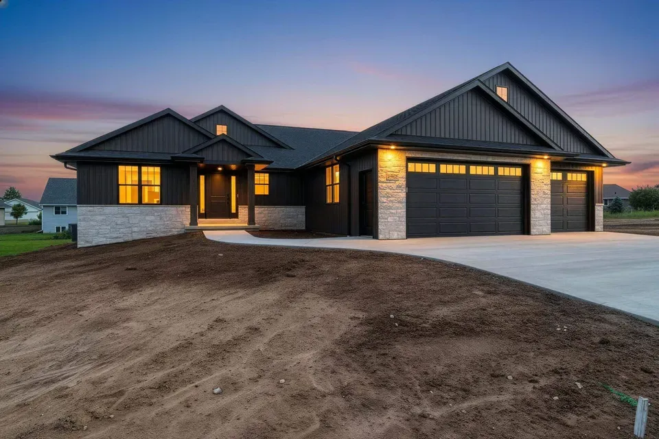 3 Bed 2 Bath Modern Contemporary Residence in Green Bay, WI - 1