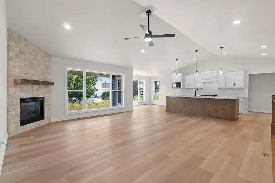 3 Bed 2 Bath Modern Contemporary Residence in Green Bay, WI - 5