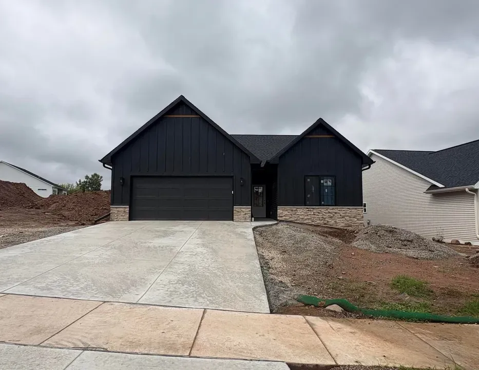 3 Bed 2 Bath Modern Contemporary Residence in Green Bay, WI - 1