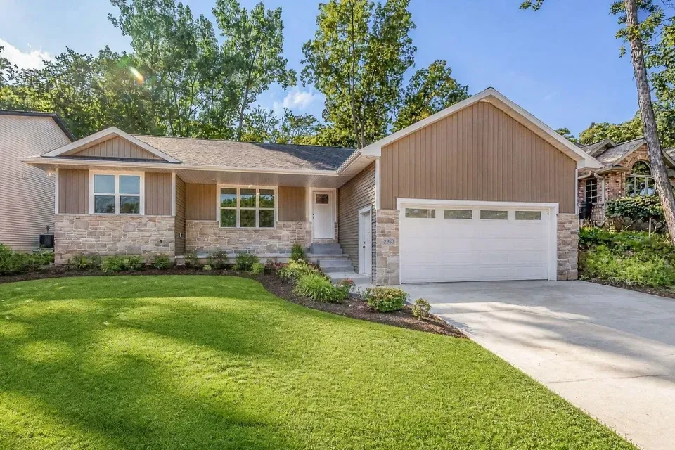 3 Bed 2 Bath Modern Contemporary Residence in Green Bay, WI - 1