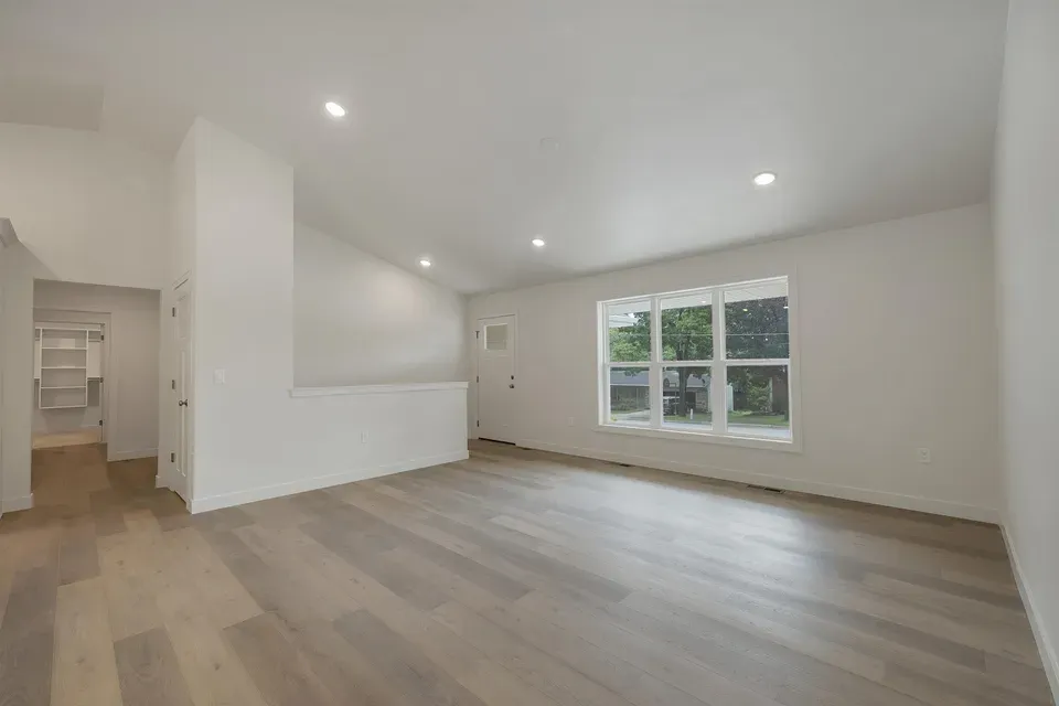 3 Bed 2 Bath Modern Contemporary Residence in Green Bay, WI - 5