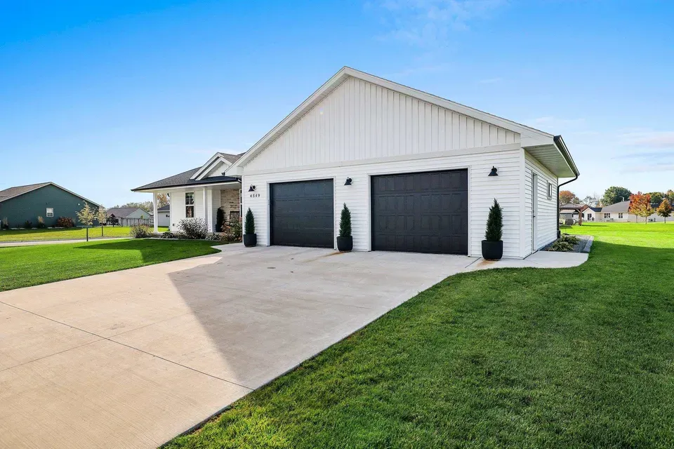 3 Bed 2 Bath Modern Contemporary Residence in Green Bay, WI - 5