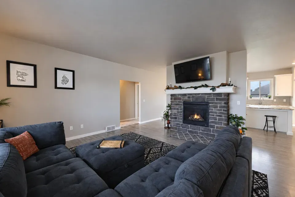3 Bed 2 Bath Modern Contemporary Residence in Green Bay, WI - 4