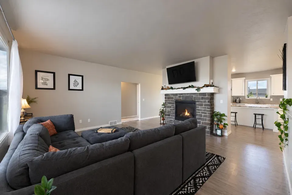 3 Bed 2 Bath Modern Contemporary Residence in Green Bay, WI - 5