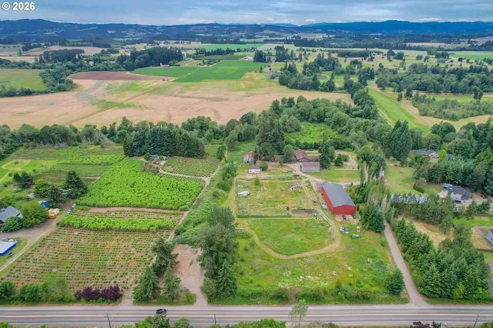 3 Bed 2 Bath Modern Contemporary Residence in Hillsboro, OR - 2