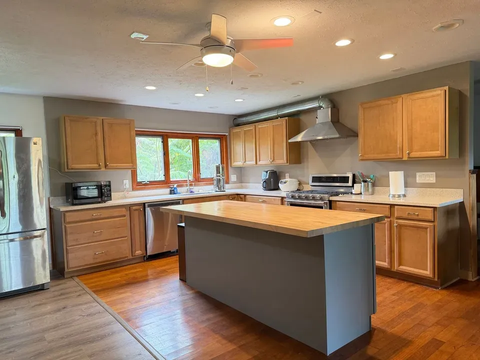 3 Bed 2 Bath Modern Contemporary Residence in Hilo, HI