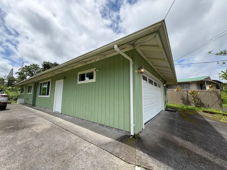 3 Bed 2 Bath Modern Contemporary Residence in Hilo, HI - 2