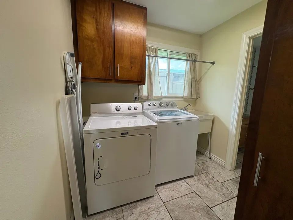 3 Bed 2 Bath Modern Contemporary Residence in Hilo, HI - 5